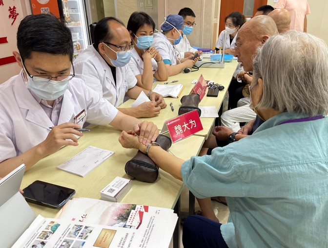 主题党日活动|父亲节关爱男性健康爱心义诊