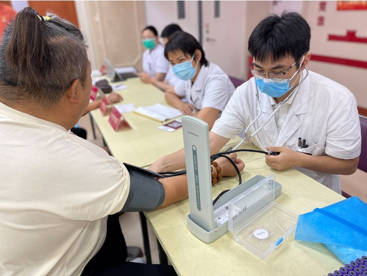 主题党日活动|父亲节关爱男性健康爱心义诊