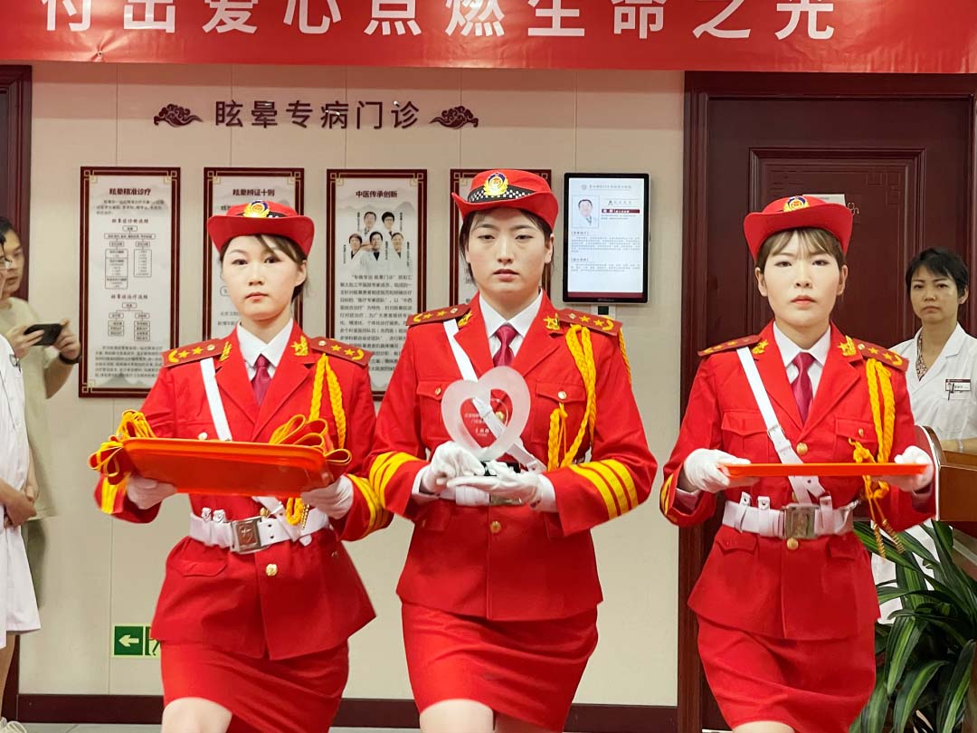 致敬白衣—庆祝第六个中国医师节大会在京举行