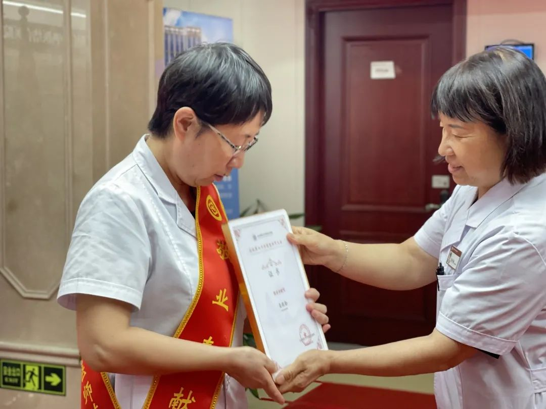 致敬白衣—庆祝第六个中国医师节大会在京举行