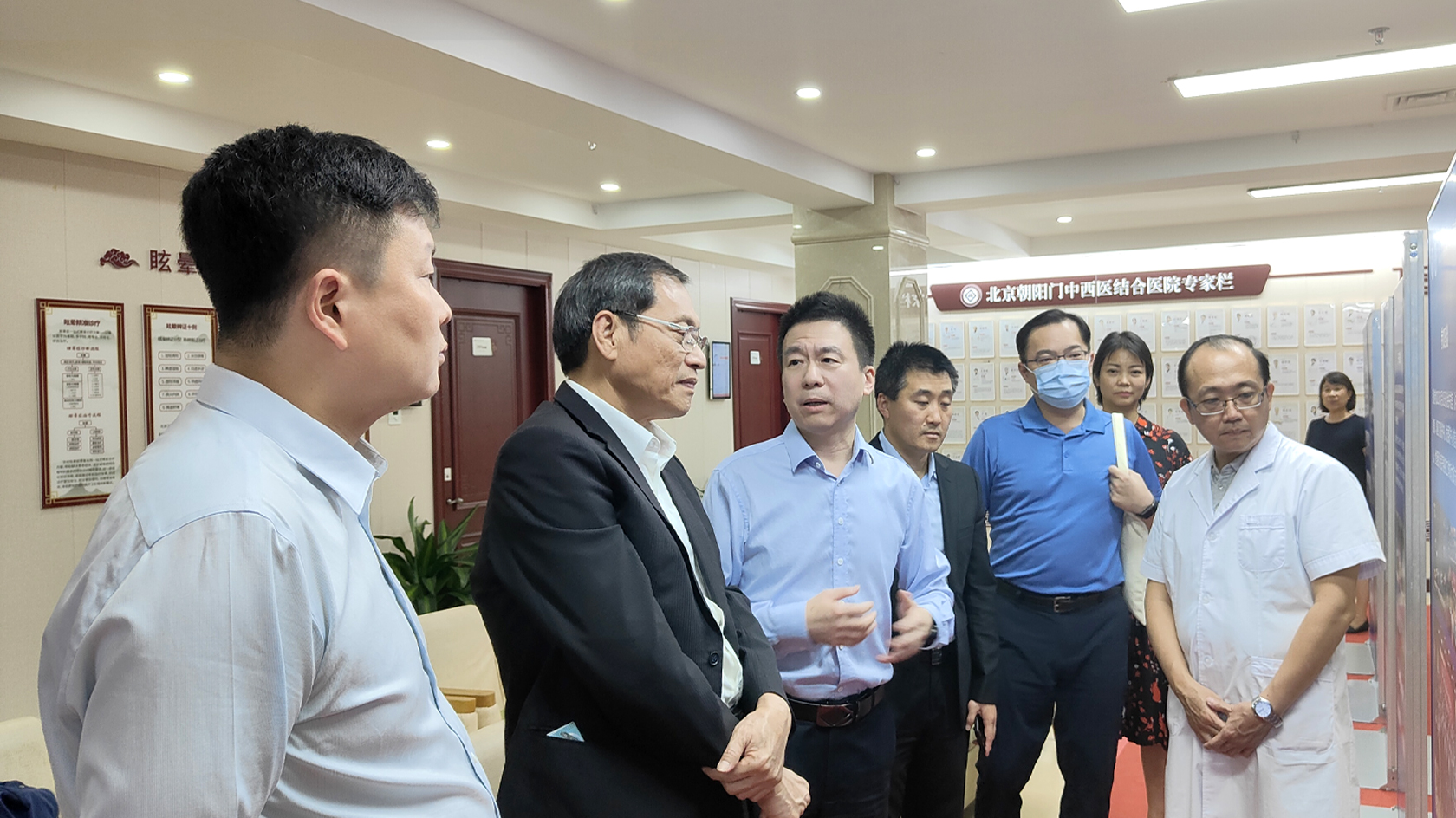 台湾中华华夏医师协会会长苏清泉一行到“两个中心”参访交流