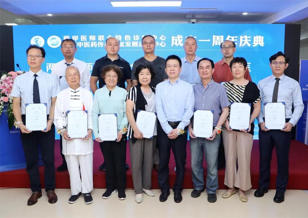 热烈庆祝“两个中心”成立一周年