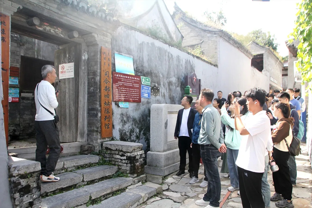 北京朝阳门中西医结合医院党支部赴冀热察挺进军司令部旧址陈列馆开展主题党日活动