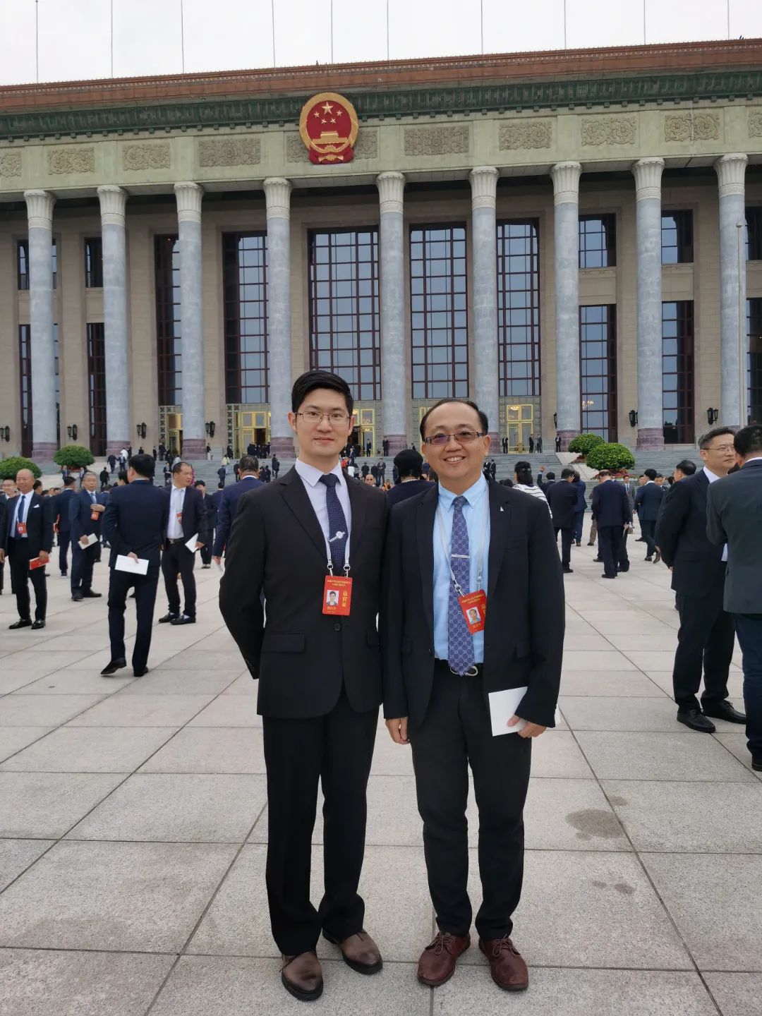 梁克玮博士、魏大为博士代表“两个中心”参加国庆招待会,共庆祖国华诞