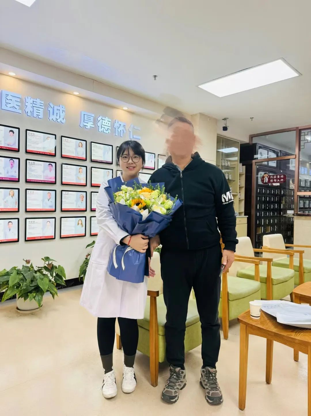 一束鲜花传真情，医患和谐在朝阳——记北京朝阳门中西医结合医院暖心医助