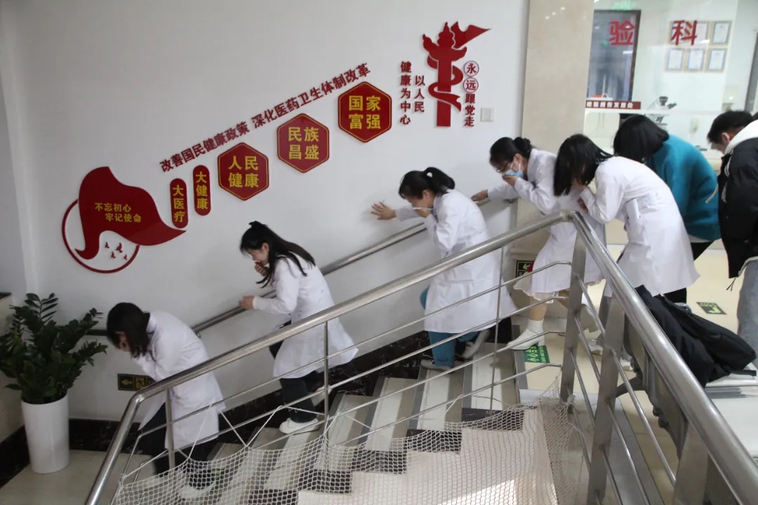 冬季火灾高发，北京朝阳门中西医结合医院于12月3日举办了第四季度消防安全专项培训活动。此次培训特别邀