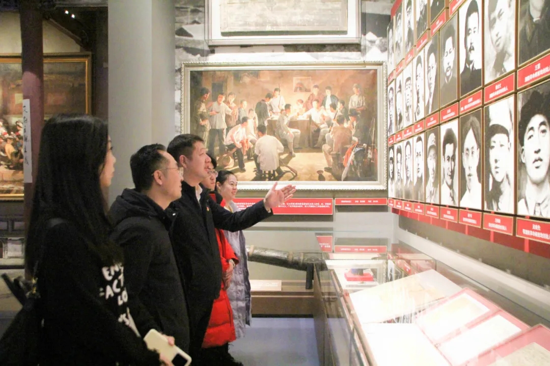 医院支部委员会赴中国共产党历史展览馆开展主题党日活动