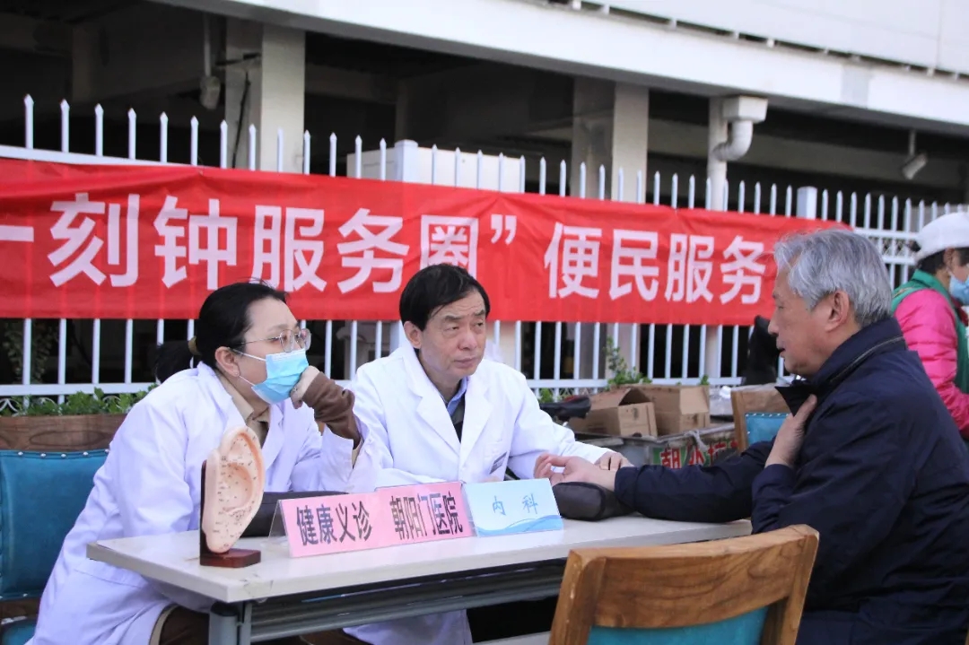 党建引领送健康丨医院赴体东社区助力便民服务日