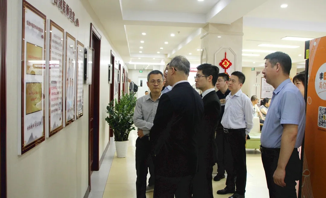 热烈欢迎国台办交流局领导一行莅临“两个中心”指导工作