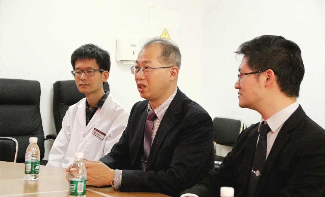 热烈欢迎国台办交流局领导一行莅临“两个中心”指导工作