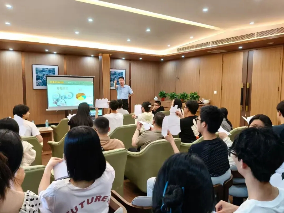 北京朝阳门中西医结合医院支部委员会书记陈国强赴山西中医药大学开展“医院管理之有效沟通”专题讲座