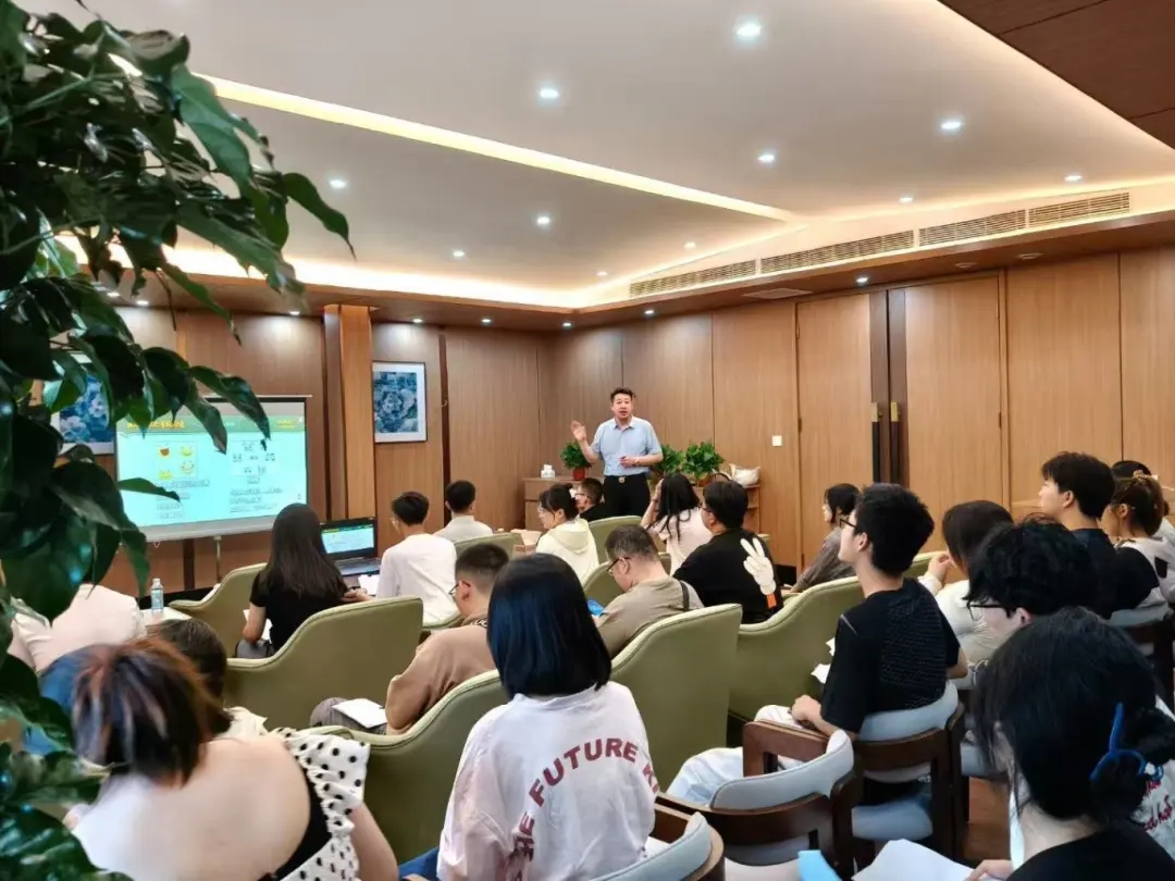 北京朝阳门中西医结合医院支部委员会书记陈国强赴山西中医药大学开展“医院管理之有效沟通”专题讲座