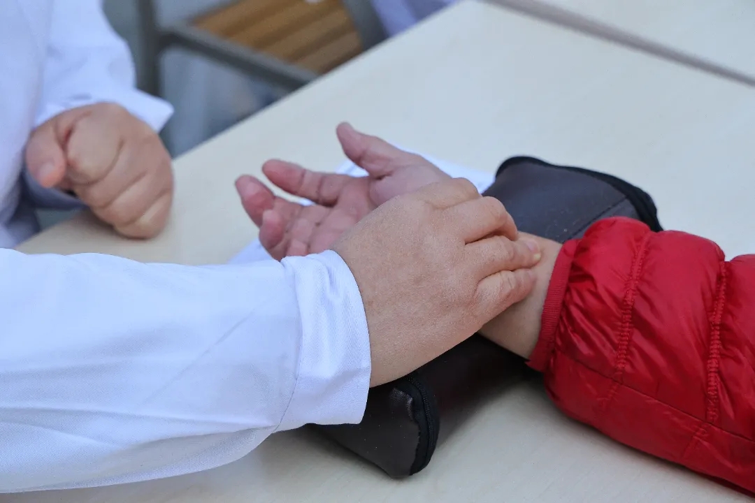 党建引领送健康丨北京朝阳门中西医结合医院走进吉庆里社区助力便民服务日