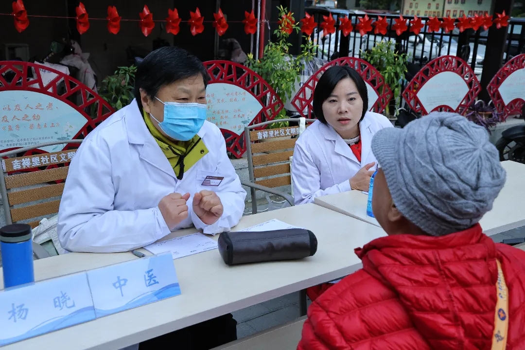 党建引领送健康丨北京朝阳门中西医结合医院走进吉庆里社区助力便民服务日
