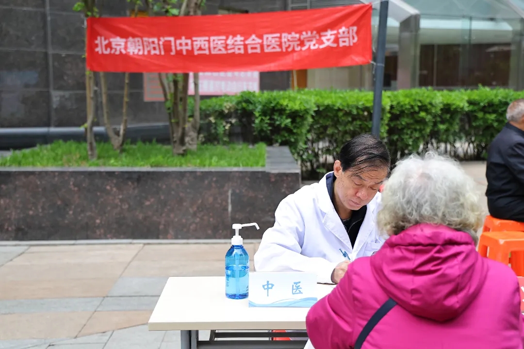 党建引领送健康丨我院支部委员会走进怡景园小区助力便民服务日