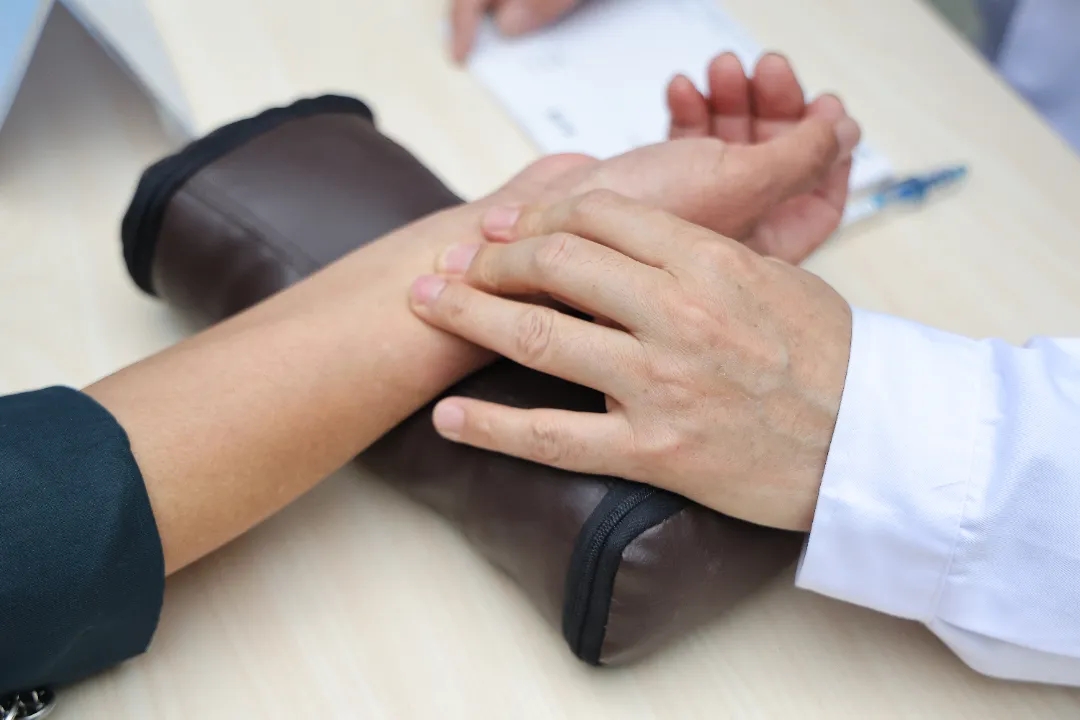 党建引领送健康丨我院支部委员会走进怡景园小区助力便民服务日