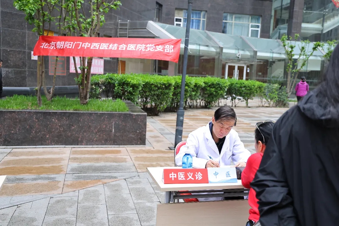 党建引领送健康丨我院支部委员会走进怡景园小区助力便民服务日