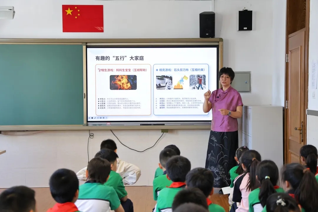 李丽单副主任医师走进芳草地国际学校开展中医药趣味科普活动