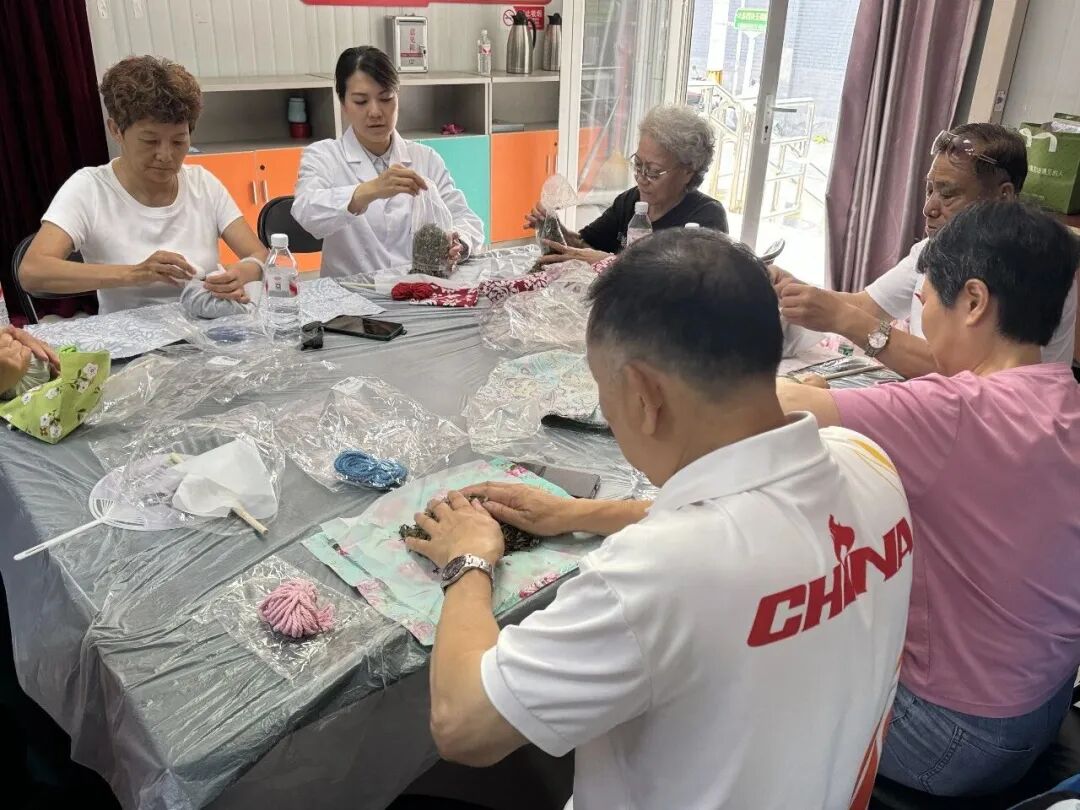 “两个中心”受邀参与“体街同心·医路同行”公益健康服务活动