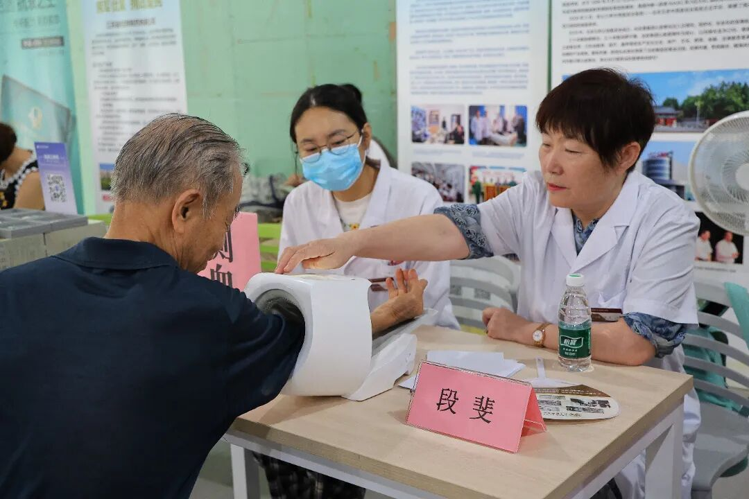 党建引领送健康，拥军情怀暖军心丨北京朝阳门中西医结合医院参加庆八一拥军惠民活动