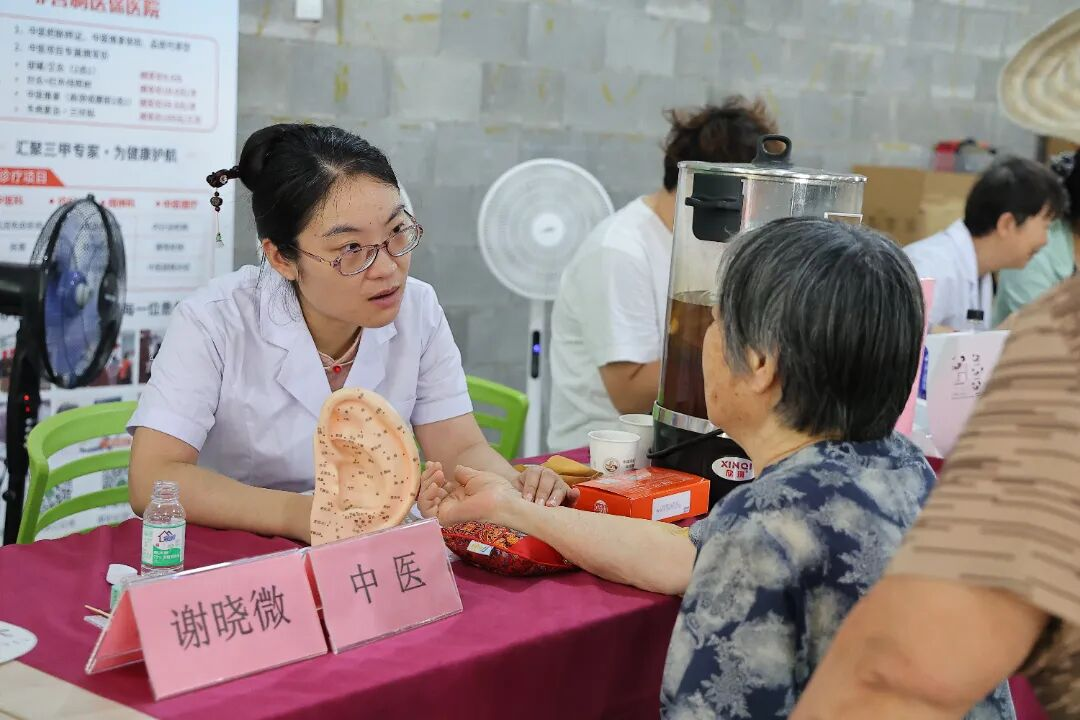 党建引领送健康，拥军情怀暖军心丨北京朝阳门中西医结合医院参加庆八一拥军惠民活动