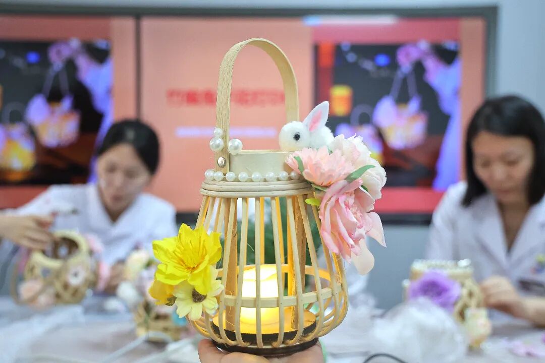金秋联建话初心 竹影兔灯寄温情丨北京朝阳门中西医结合医院党支部与浦发银行东长安街支行党支部开展主题党